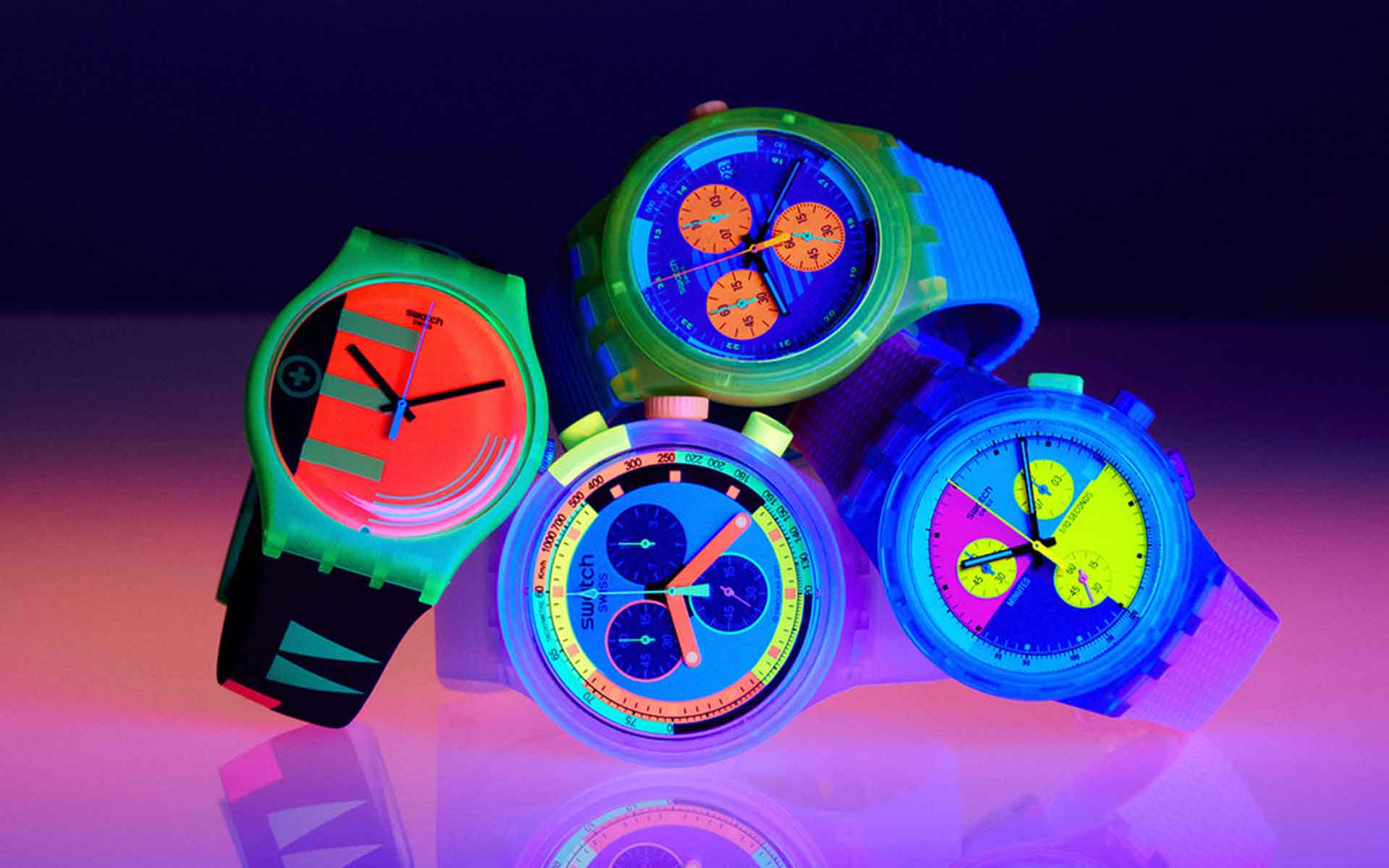 Orologi Swatch della nuova collezione Neon che reinterpretano alcuni orologi iconici degli anni 80 e 90